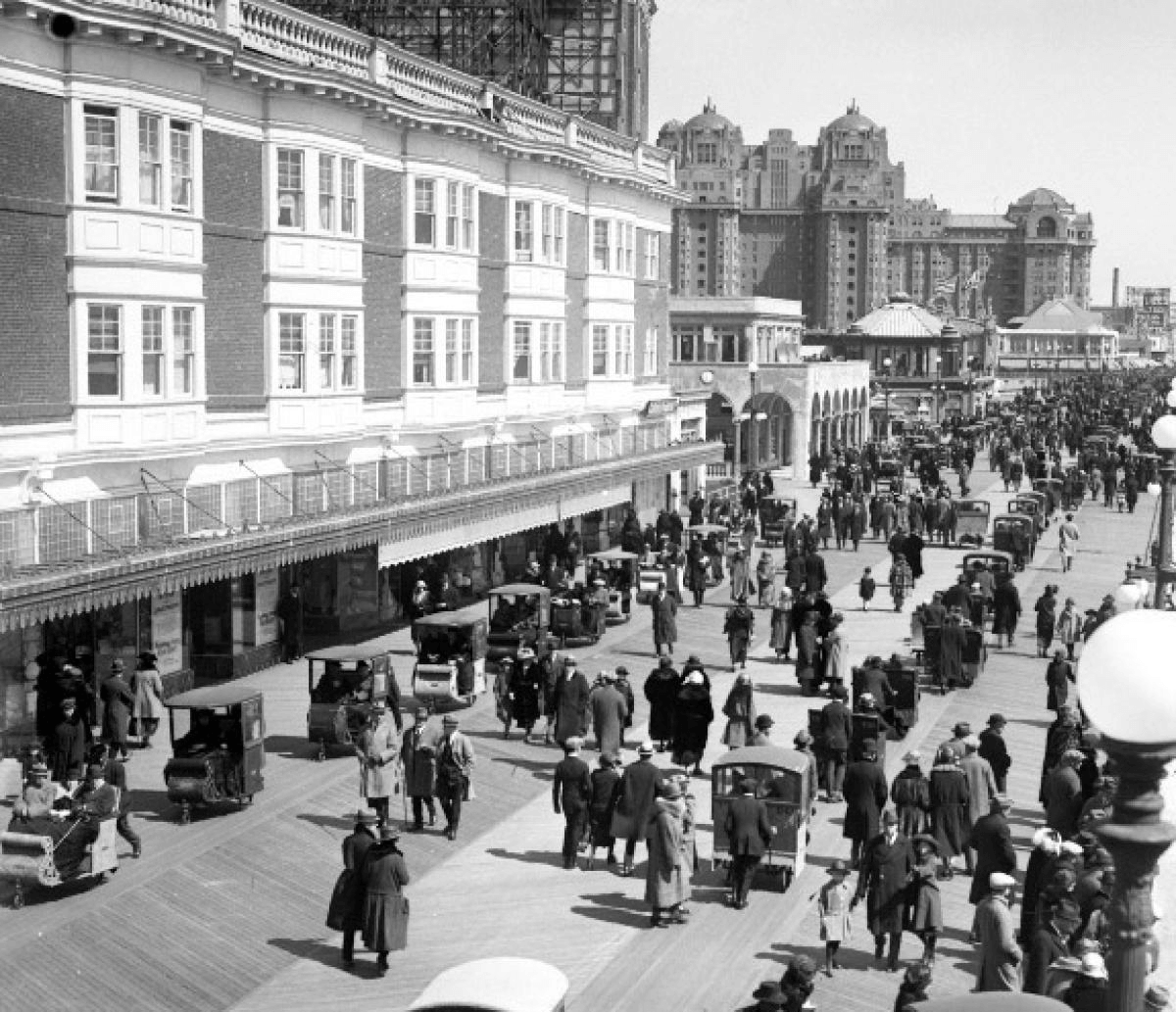 Atlantic City - Atlantic City Boardwalk Postcard